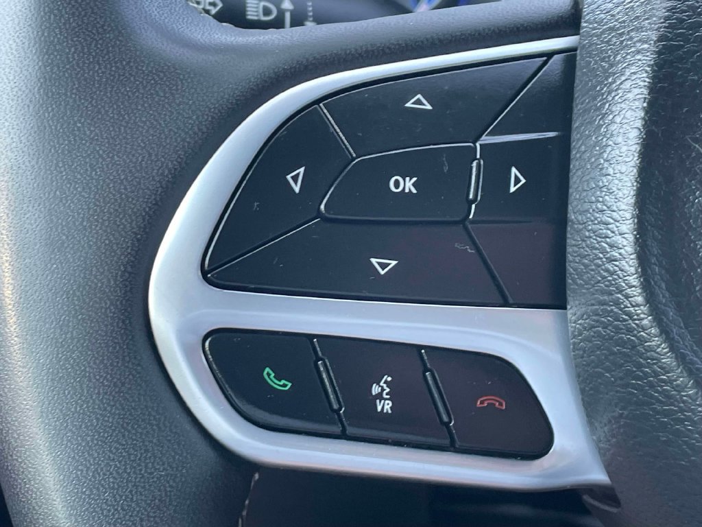 Used 2025 Chrysler Pacifica Select FWD image 29