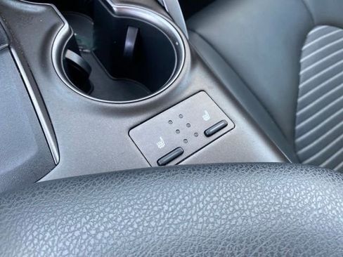 Used 2023 Toyota Camry SE image 11