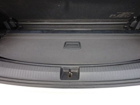 Used 2018 Volkswagen Tiguan SEL Premium image 19