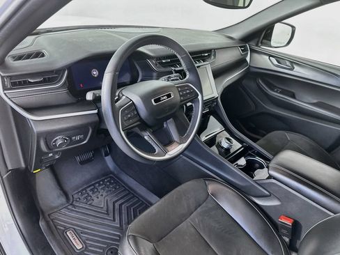 Used 2023 Jeep Grand Cherokee Altitude AWD/4WD image 29