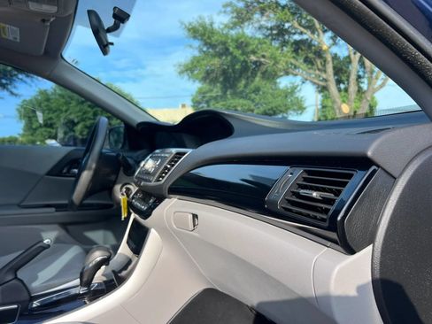 Used 2017 Honda Accord LX image 31