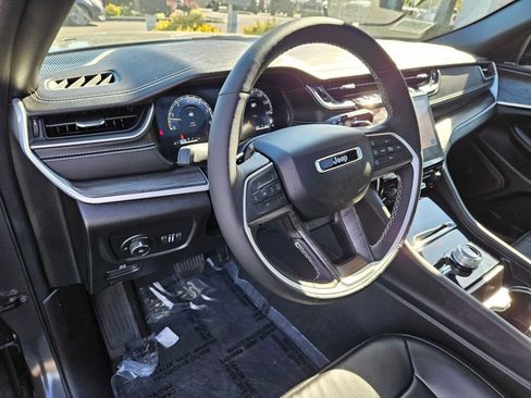 Used 2024 Jeep Grand Cherokee Limited w/ Luxury Tech Group II AWD/4WD image 19