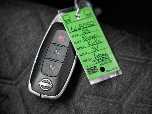 Used 2025 Nissan Kicks SV FWD image 24