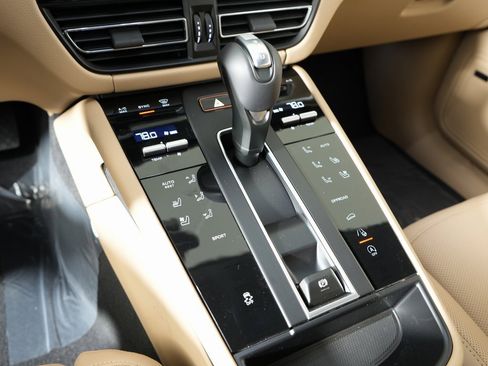 New 2026 Porsche Macan image 28