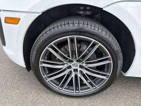 Used 2024 Porsche Macan image 28