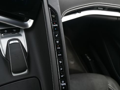 Used 2025 Chevrolet Corvette Stingray Premium Cpe w/ Z51 Performance Package RWD image 29
