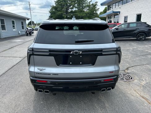 Used 2025 Chevrolet Traverse RS w/ LPO, Floor Liner Package AWD/4WD image 6
