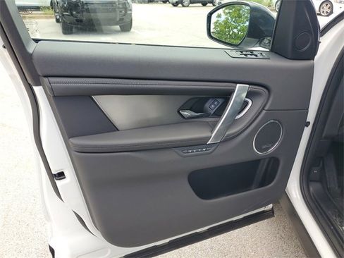 Certified 2025 Land Rover Discovery Sport Dynamic SE image 22