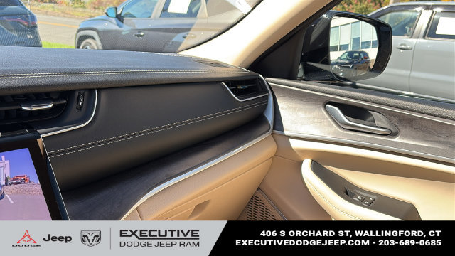 Used 2022 Jeep Grand Cherokee Limited AWD/4WD image 21