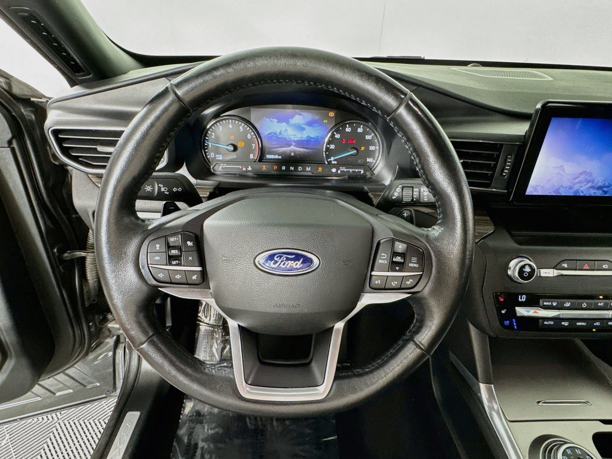 Used 2020 Ford Explorer Limited w/ Class III Trailer Tow Package AWD/4WD image 13