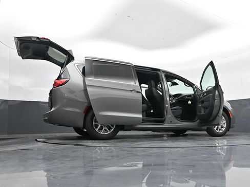 Used 2025 Chrysler Pacifica Select FWD image 53
