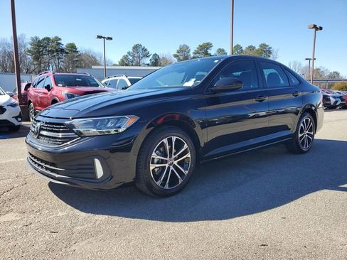 Used 2024 Volkswagen Jetta Sport image 3