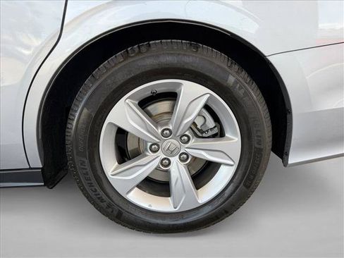 Used 2018 Honda Odyssey EX image 24