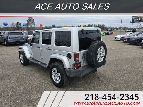 Used 2012 Jeep Wrangler Unlimited Rubicon w/ Connectivity Group AWD/4WD image 3