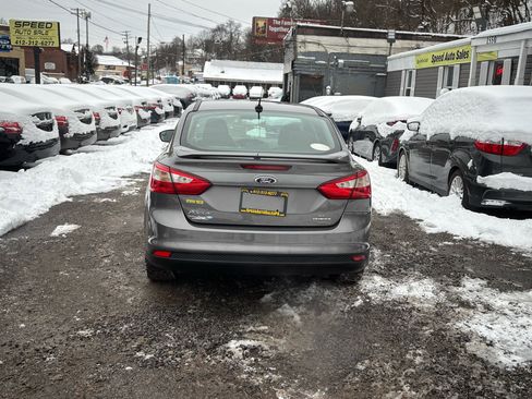 Used 2012 Ford Focus SE image 4