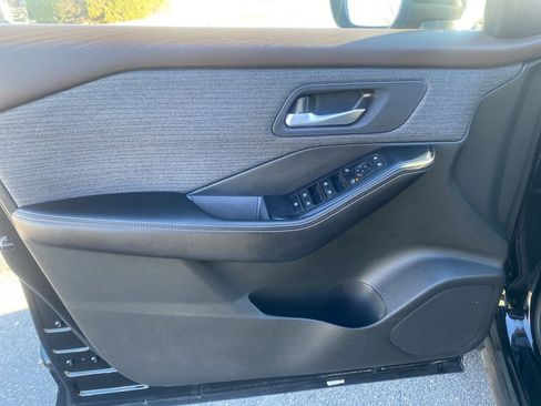 Used 2023 Nissan Rogue SV image 10