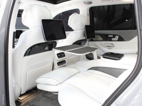Used 2025 Mercedes-Benz Maybach GLS 600 4MATIC image 53