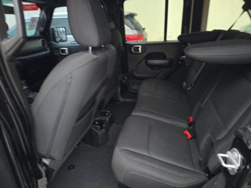 Used 2018 Jeep Wrangler Unlimited Sport S image 13