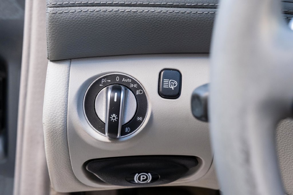 Used 2011 Mercedes-Benz SL 550 image 24