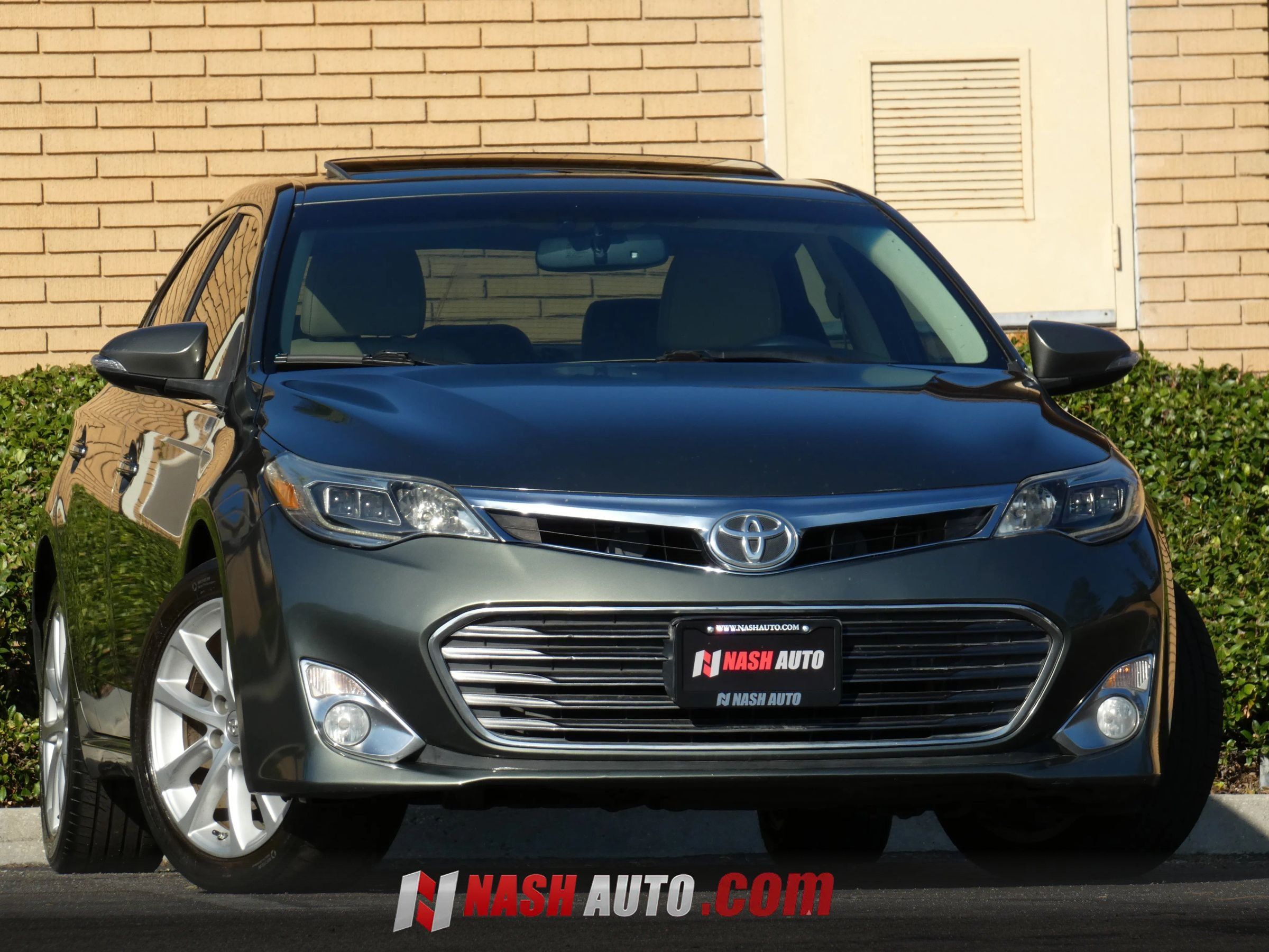 Used 2013 Toyota Avalon Limited FWD image 3