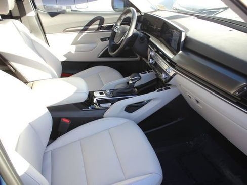 Certified 2024 Kia Telluride S w/ S Sunroof Package AWD/4WD image 36
