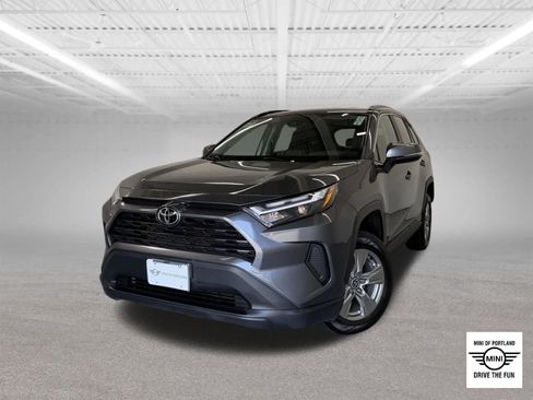 Used 2025 Toyota RAV4 XLE AWD/4WD image 1