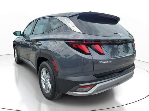 Used 2025 Hyundai Tucson SE FWD image 3