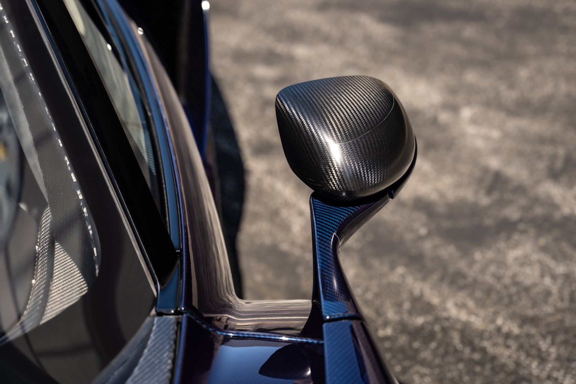 Used 2019 McLaren Senna RWD image 17