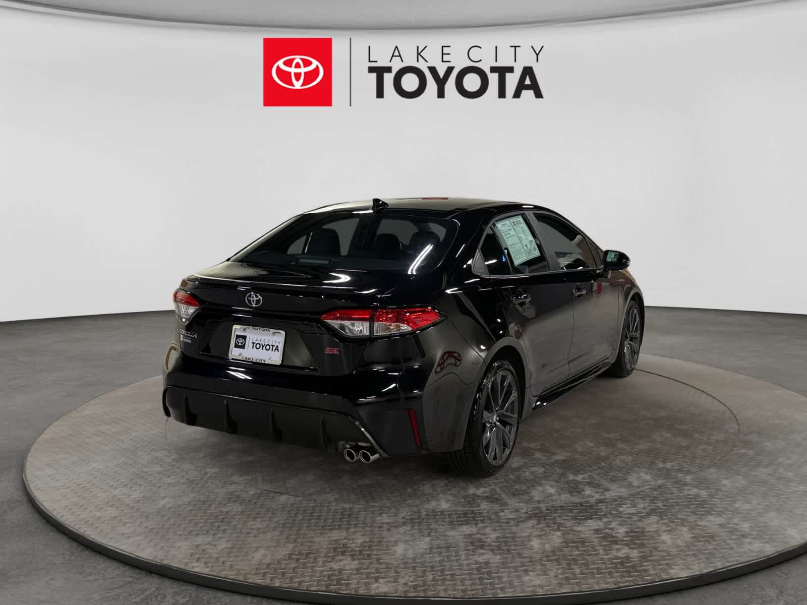 Used 2026 Toyota Corolla SE FWD image 5