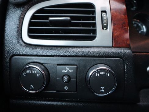 Used 2011 GMC Yukon SLT w/ SLT-2 Equipment Package image 31