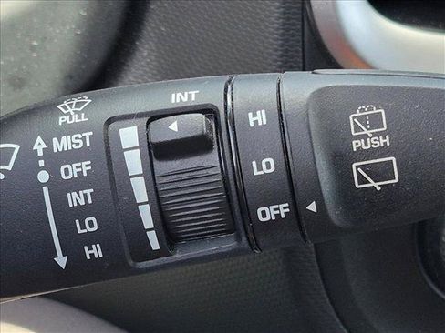 Used 2023 Hyundai Venue SEL FWD image 8