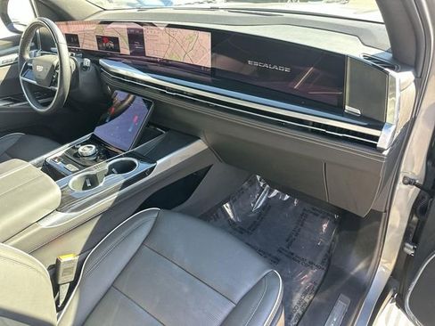Used 2025 Cadillac Escalade Sport image 29