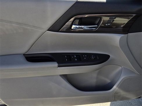 Used 2016 Honda Accord EX-L image 17