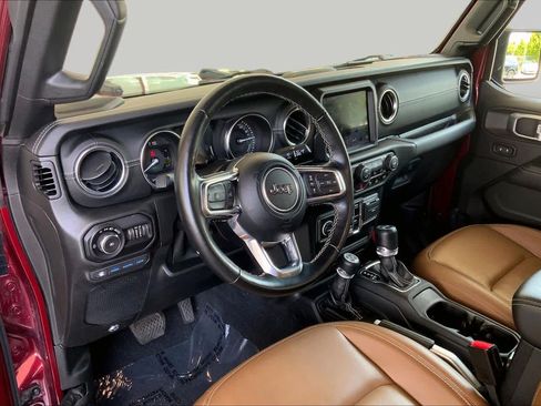 Used 2021 Jeep Wrangler Unlimited Sahara w/ Cold Weather Group AWD/4WD image 18