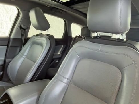 Used 2022 Lincoln Corsair AWD w/ Premium Package image 2
