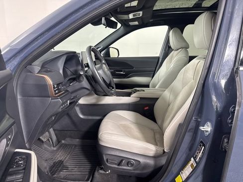 Used 2024 Toyota Grand Highlander AWD Hybrid image 11