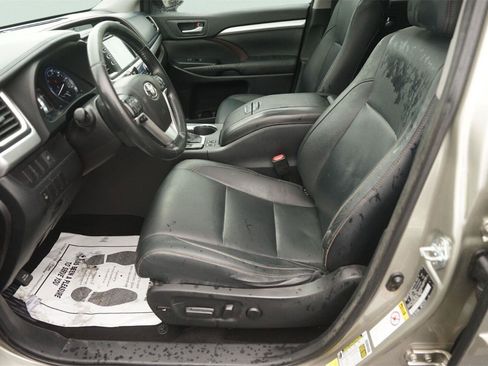 Used 2015 Toyota Highlander XLE FWD image 9