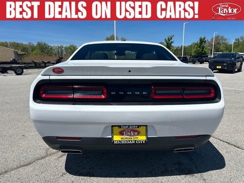 Used 2021 Dodge Challenger SXT RWD image 4