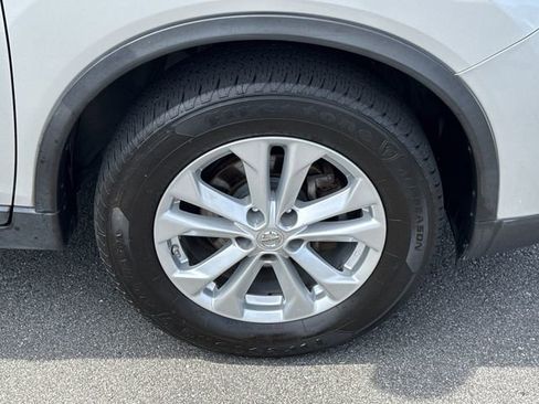 Used 2014 Nissan Rogue SV w/ SV Premium Package AWD/4WD image 12