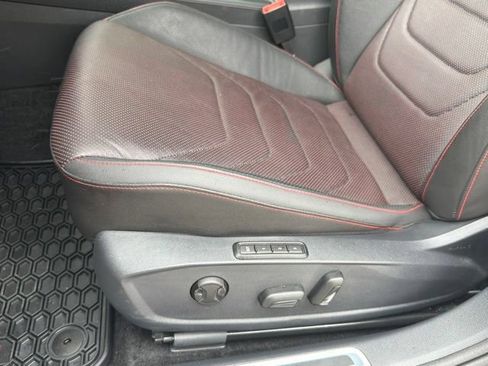 Used 2024 Volkswagen Jetta GLI Autobahn FWD image 17