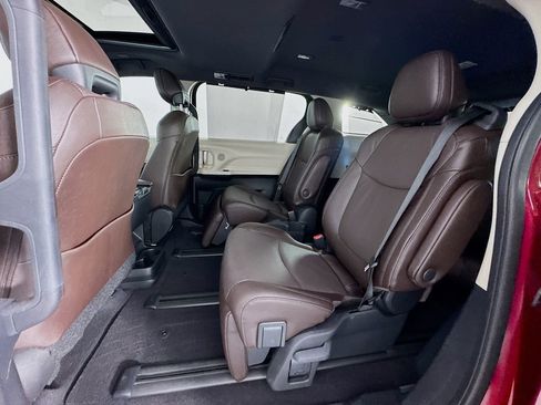 Used 2024 Toyota Sienna Platinum image 26