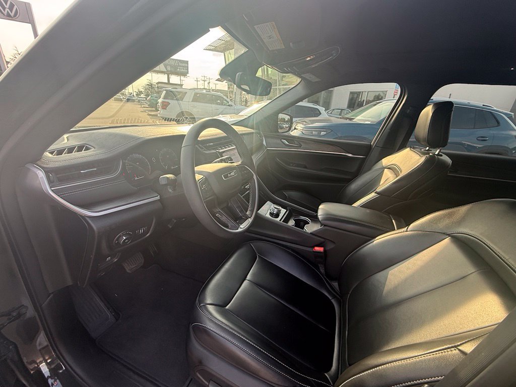 Used 2024 Jeep Grand Cherokee L Limited RWD image 10