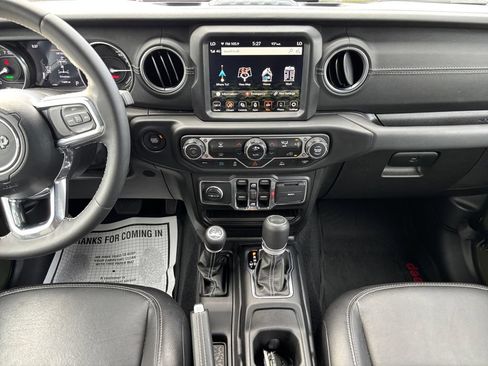 Used 2023 Jeep Wrangler Unlimited Sahara AWD/4WD image 16