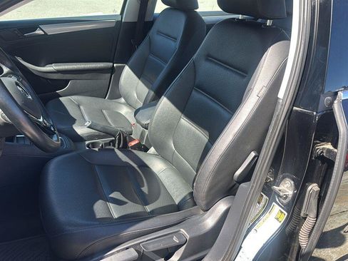 Used 2017 Volkswagen Jetta SE FWD image 12