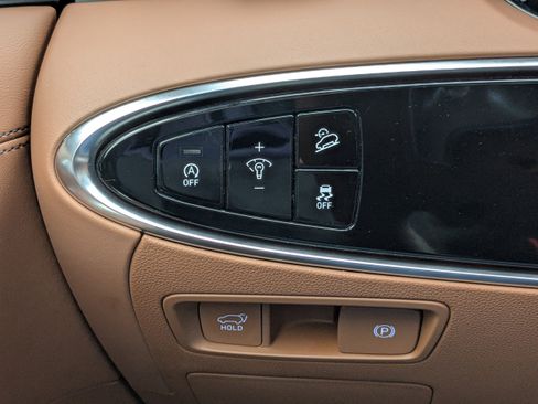 Used 2024 Genesis GV70 2.5T w/ Advanced Package image 32