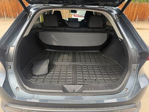 Used 2022 Toyota Venza LE AWD/4WD image 32