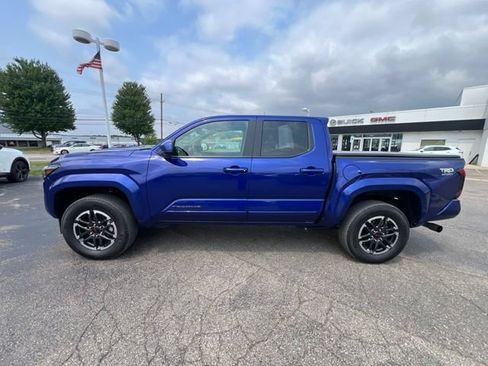Used 2025 Toyota Tacoma TRD Sport AWD/4WD image 8