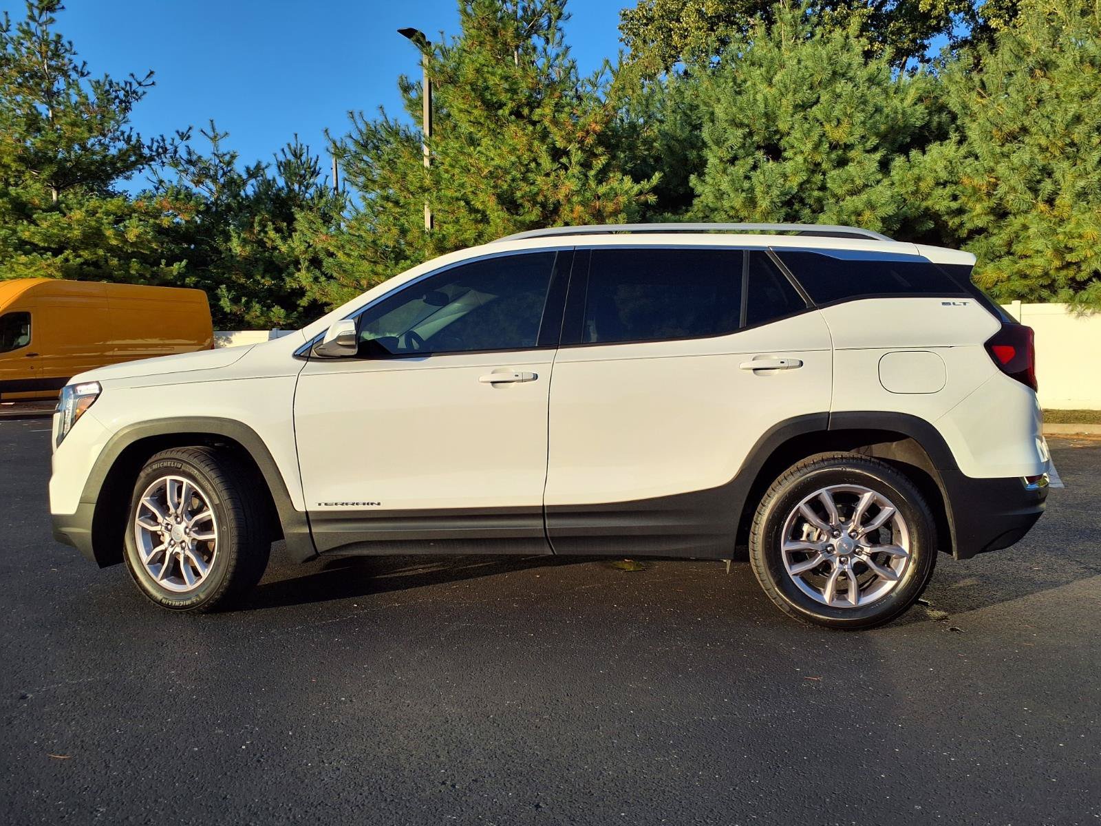 Used 2022 GMC Terrain SLT AWD/4WD image 32