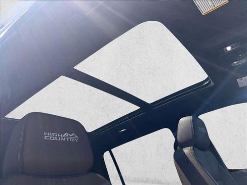 Certified 2025 Chevrolet Suburban High Country image 17