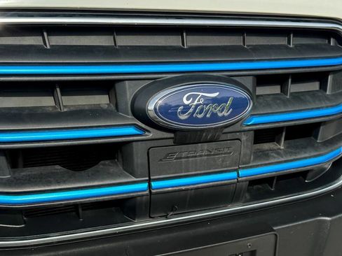Used 2022 Ford E-Transit 148 High Roof Extended RWD image 9